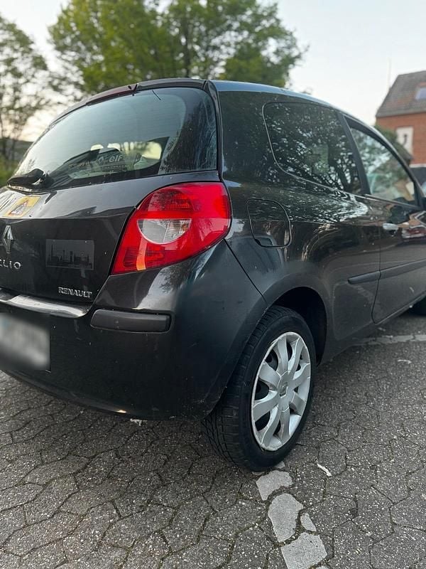 Second-hand Renault Clio II 75 CP (55 kW) 2006 Hatchback