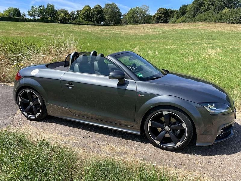Grau Gebraucht 2015 Audi TT Roadster Cabrio | 17.500 € (Guter Preis) - Bild 1/4