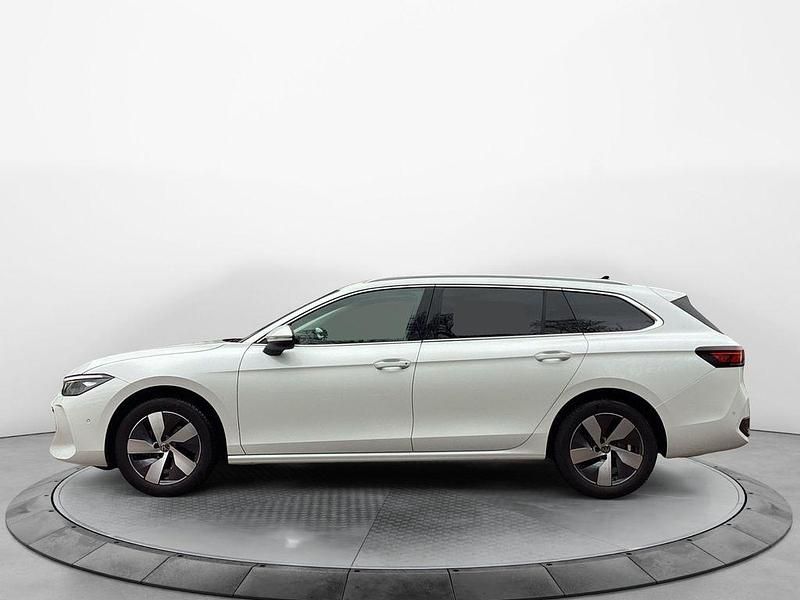 Gebraucht VW Passat Business 150 PS (110 kW) 2025 Oryxweiß perlmutteffekt Kombi