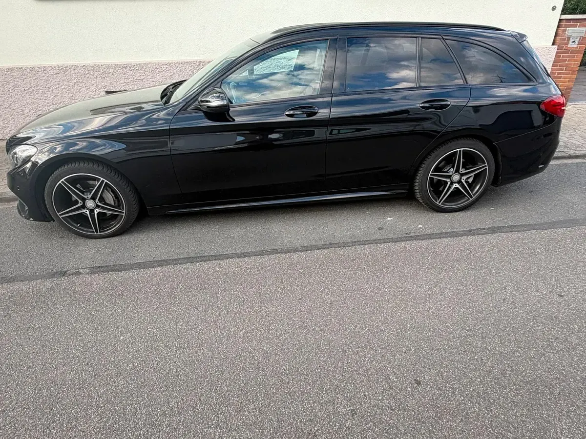 Gebraucht Mercedes C220 AMG line 170 PS (125 kW) 2015 Schwarz Kombi