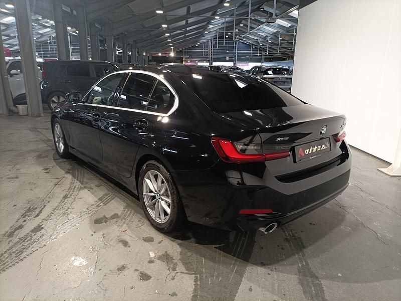Gebraucht BMW 330 Sport Line 286 PS (210 kW) 2023 Schwarz Limousine
