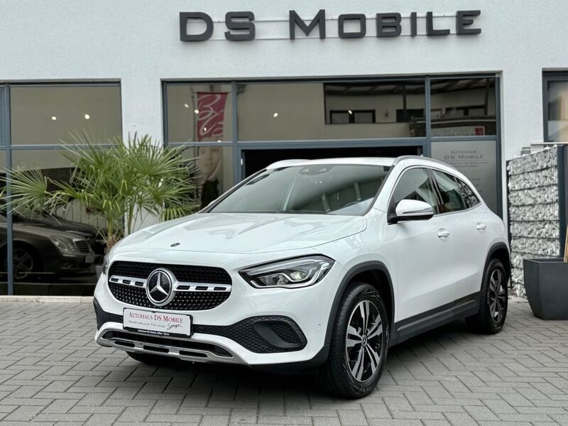 Weiß Gebraucht 2020 Mercedes GLA200 Progressive SUV | 28.880 € (Fairer Preis) - Bild 1/4