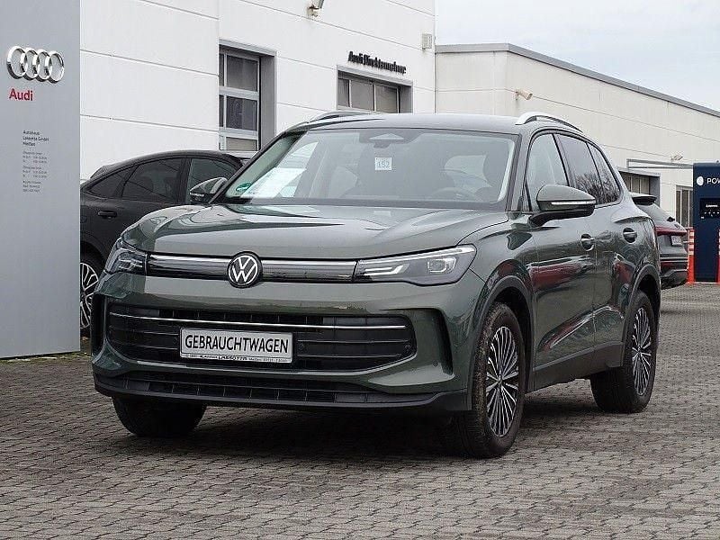 Grün Gebraucht 2024 VW Tiguan Design SUV | 34.400 € (Superpreis) - Bild 1/4