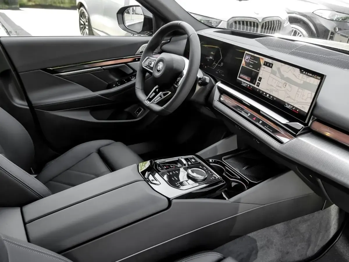 Neu BMW i5 M Sport 250 kW (340 PS) 2026 Saphirschwarz Limousine