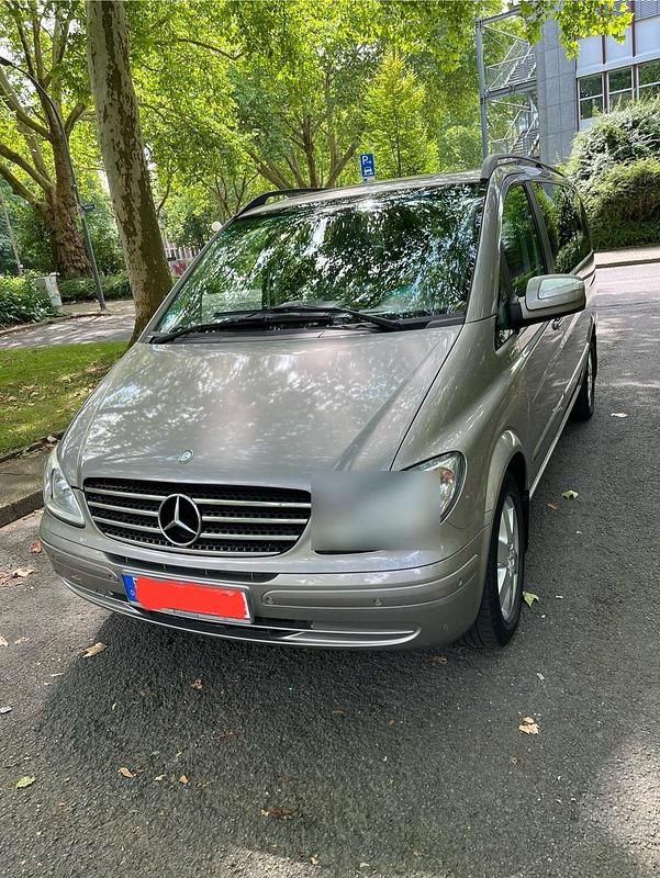 Grau Gebraucht 2010 Mercedes Viano Van / Kleinbus | 15.900 € (Fairer Preis) - Bild 1/4