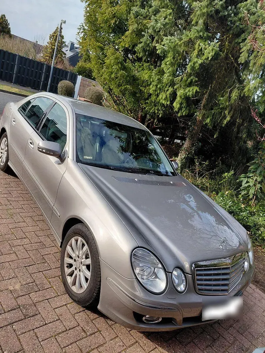 Gebraucht Mercedes E320 224 PS (164 kW) 2008 Grau Limousine