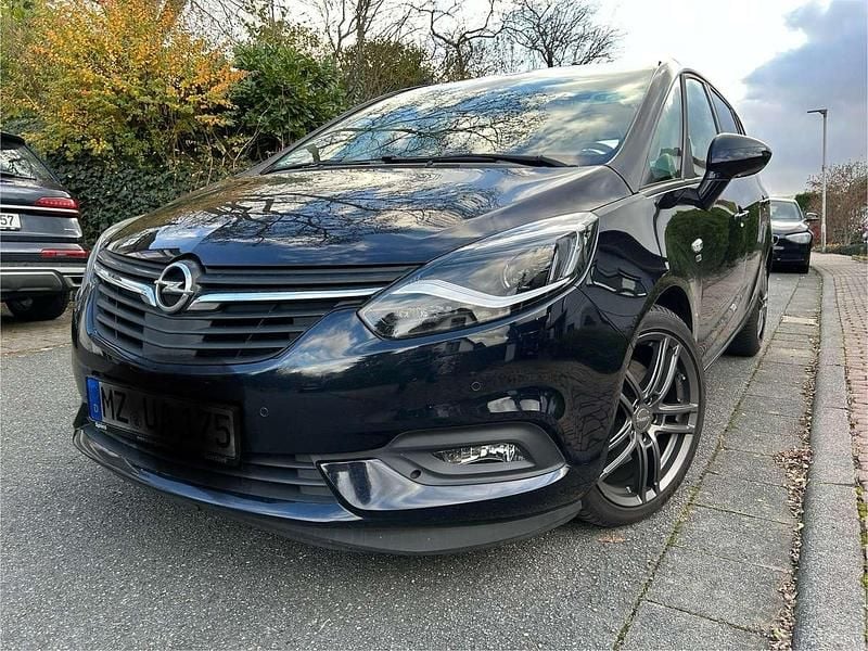 Blau Gebraucht 2019 Opel Zafira Tourer Van / Kleinbus | 16.900 € (Fairer Preis) - Bild 1/4