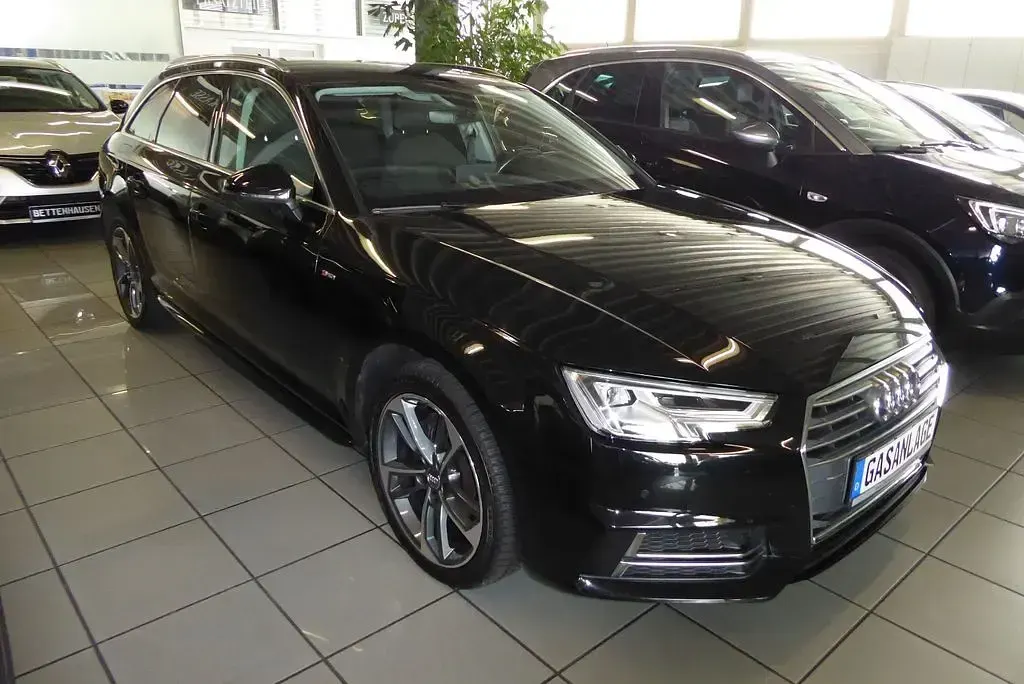 Gebraucht Audi A4 Sport 170 PS (125 kW) 2018 Schwarz Kombi