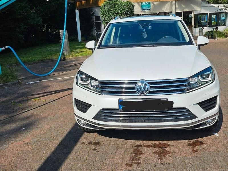Gebraucht VW Touareg 262 PS (192 kW) 2015 Weiß SUV