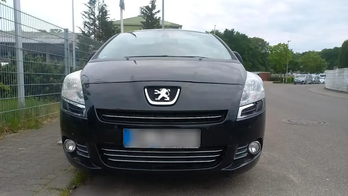 Gebraucht Peugeot 5008 156 PS (114 kW) 2011 Schwarz Van / Kleinbus