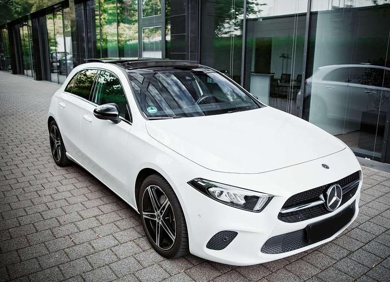 Weiß Gebraucht 2019 Mercedes A200 Progressive Limousine | 23.500 € (Fairer Preis) - Bild 1/4