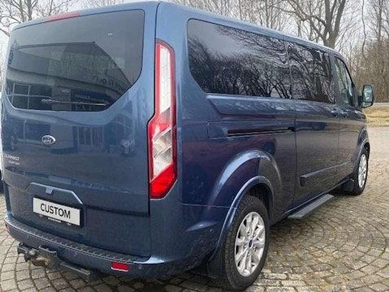Gebraucht Ford Tourneo Titanium 131 PS (96 kW) 2022 Chroma blau metallic Van / Kleinbus