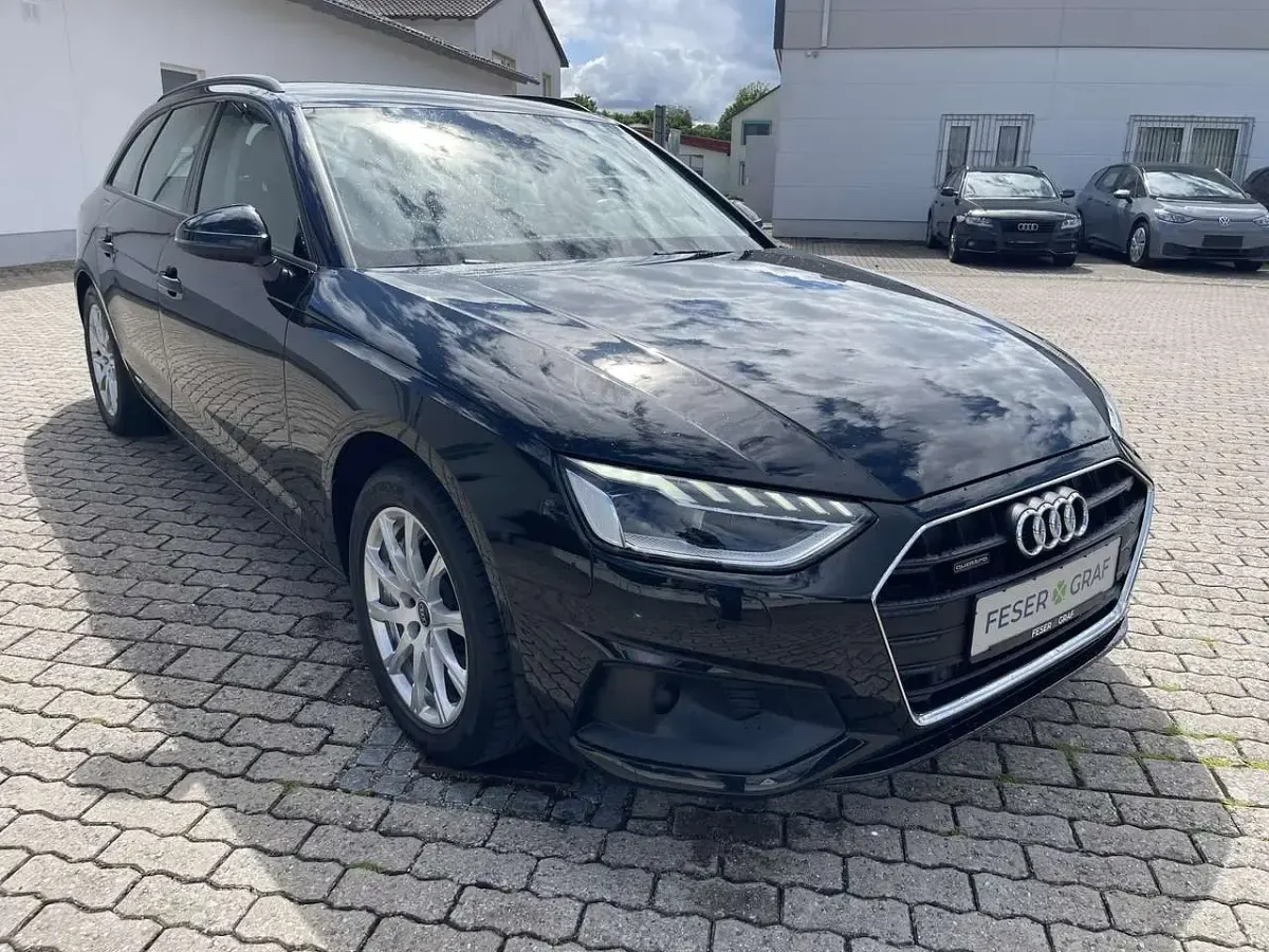 Gebraucht Audi A4 Sport 265 PS (194 kW) 2023 Mythosschwarz metallic Kombi