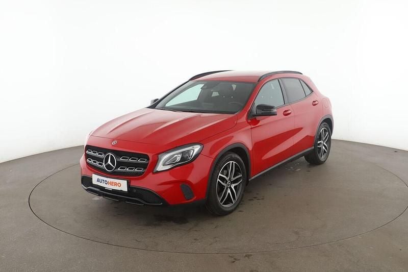 Rot Gebraucht 2017 Mercedes GLA180 Urban SUV | 18.100 € (Fairer Preis) - Bild 1/3