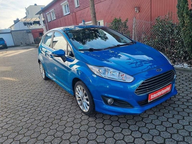 Blau Gebraucht 2016 Ford Fiesta Titanium Kleinwagen | 5.850 € - Bild 1/4