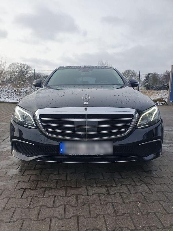 Gebraucht Mercedes E220 Exclusive 194 PS (142 kW) 2019 Schwarz Kombi