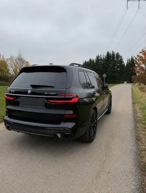 Neu BMW X7 M Sport 352 PS (258 kW) 2025 Schwarz SUV