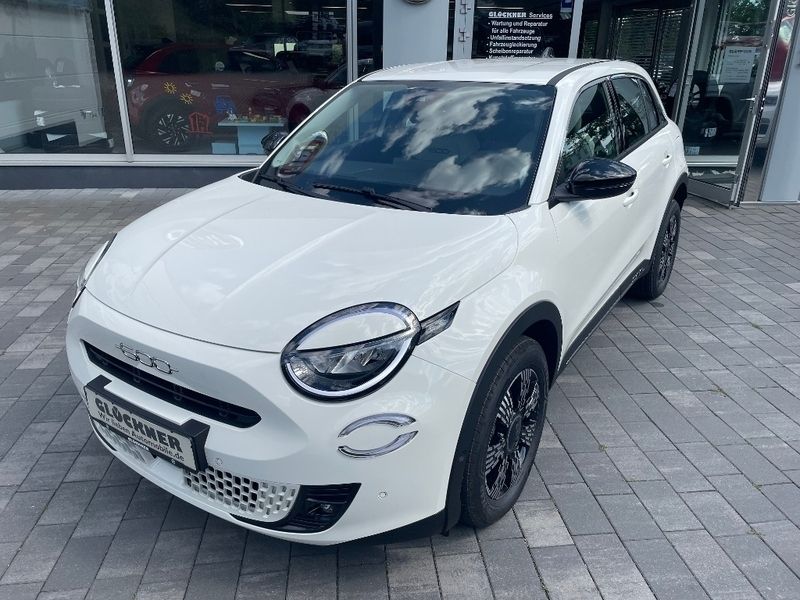 Gebraucht Fiat 600 Basis 101 PS (74 kW) 2024 Weiß SUV