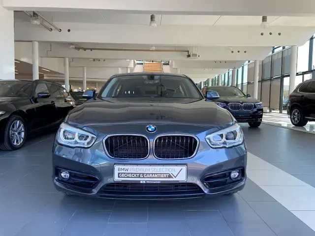 Gebraucht BMW 118 Sport Line 150 PS (110 kW) 2018 Grau metallic mineralgrau metallic Kleinwagen