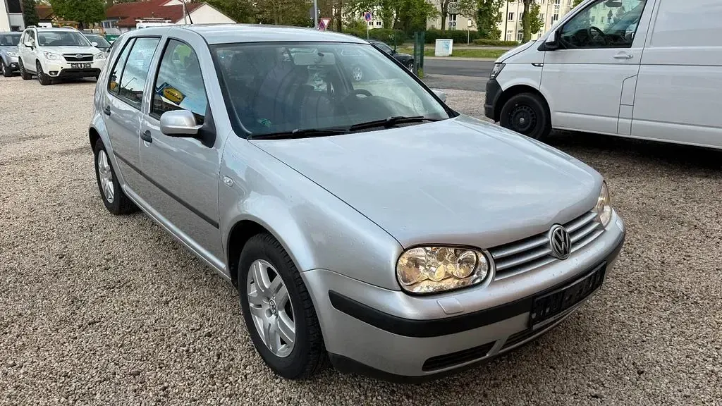 Używany VW Golf IV 101 KM (74 kW) 2002 Srebrny Sedan/Limuzyna