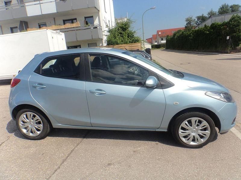 Second-hand Mazda 2 Independence 103 CP (75 kW) 2009 Albastru Berlinǎ