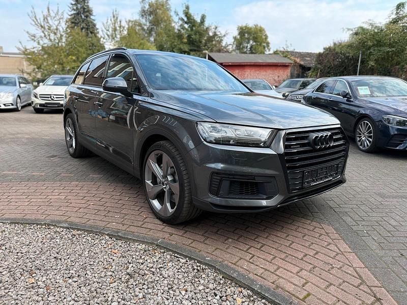 Grau Gebraucht 2017 Audi Q7 S-Line SUV | 27.850 € - Bild 1/4