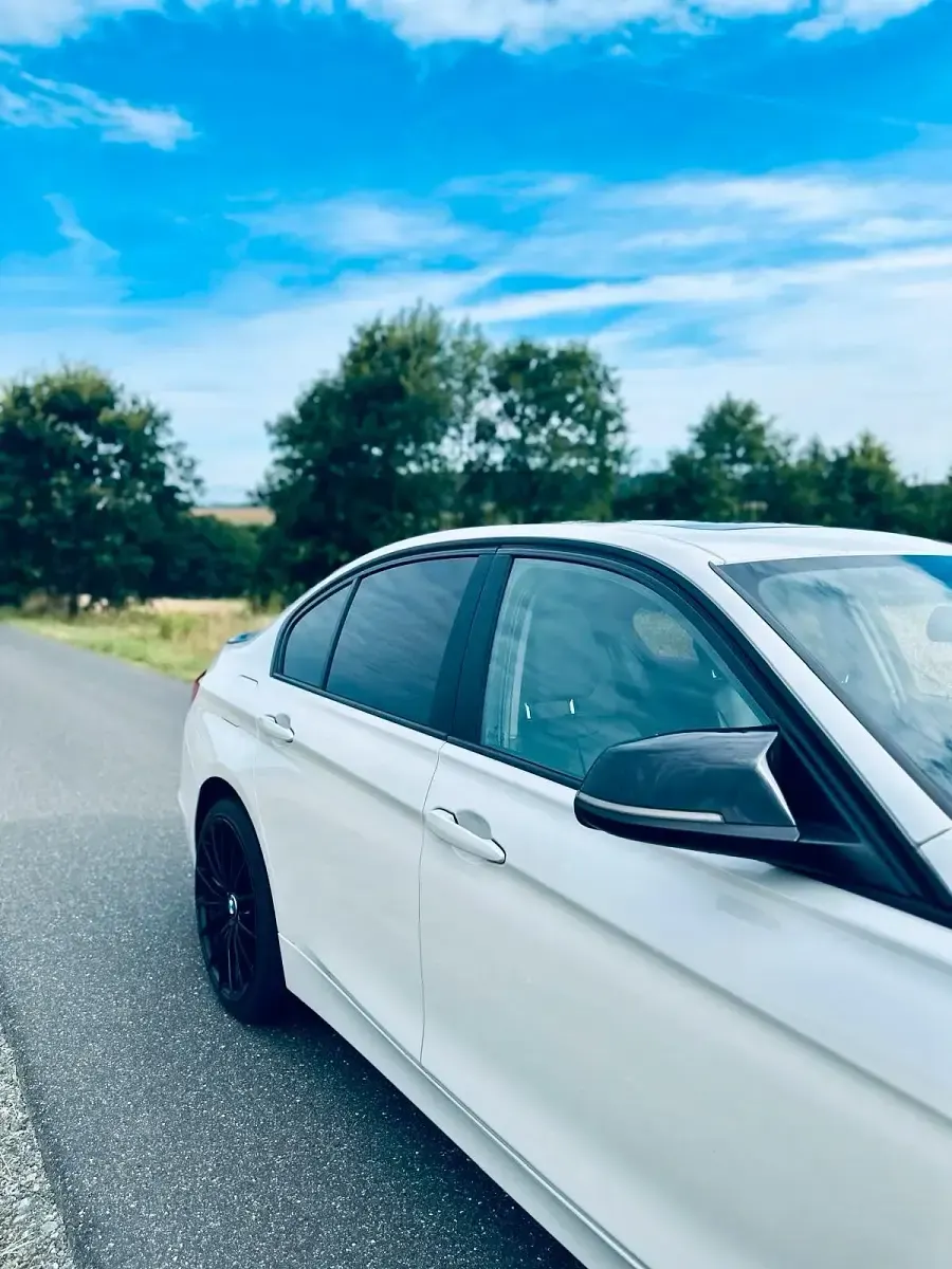 Gebraucht BMW 320 184 PS (135 kW) 2014 Weiß Limousine