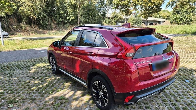 Gebraucht Mitsubishi Eclipse Cross 163 PS (119 kW) 2020 Rot SUV