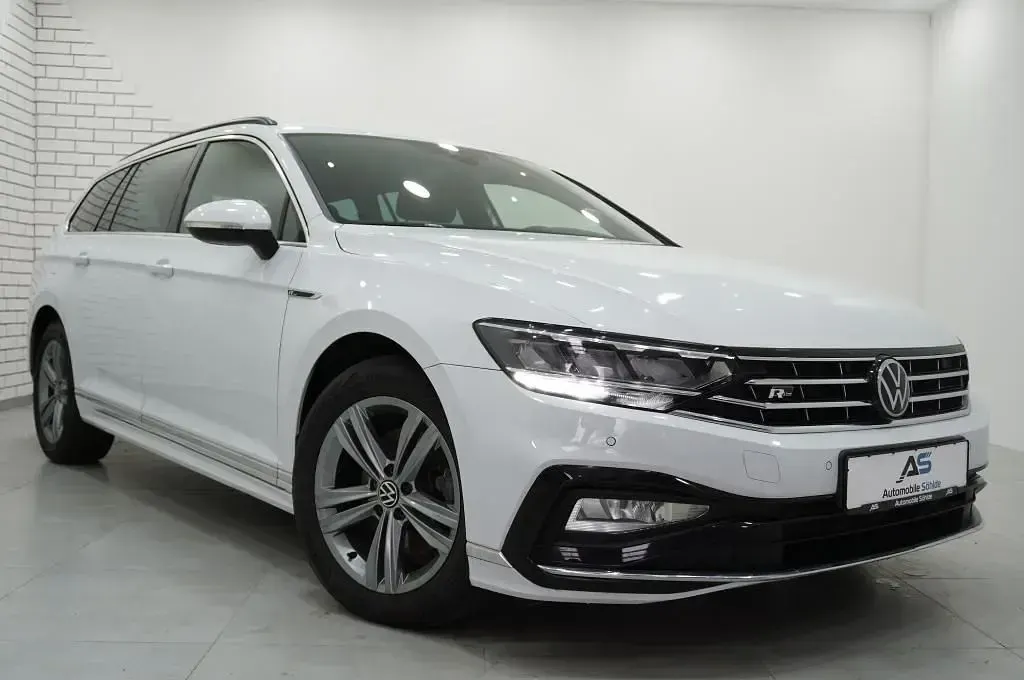 Gebraucht VW Passat R-line 150 PS (110 kW) 2023 Weiß Kombi