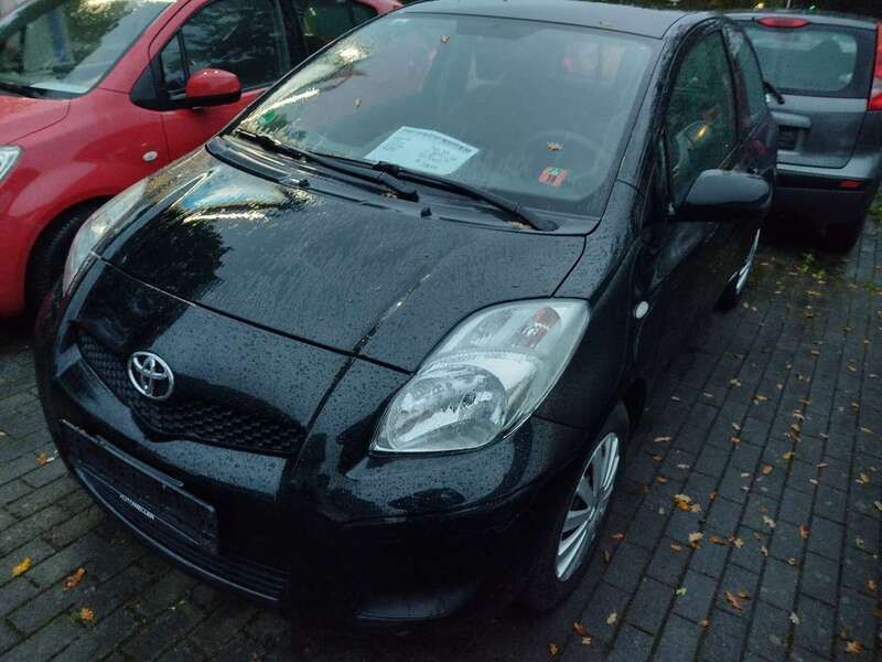 Schwarz Gebraucht 2009 Toyota Yaris Cool Limousine | 3.399 € (Fairer Preis) - Bild 1/4