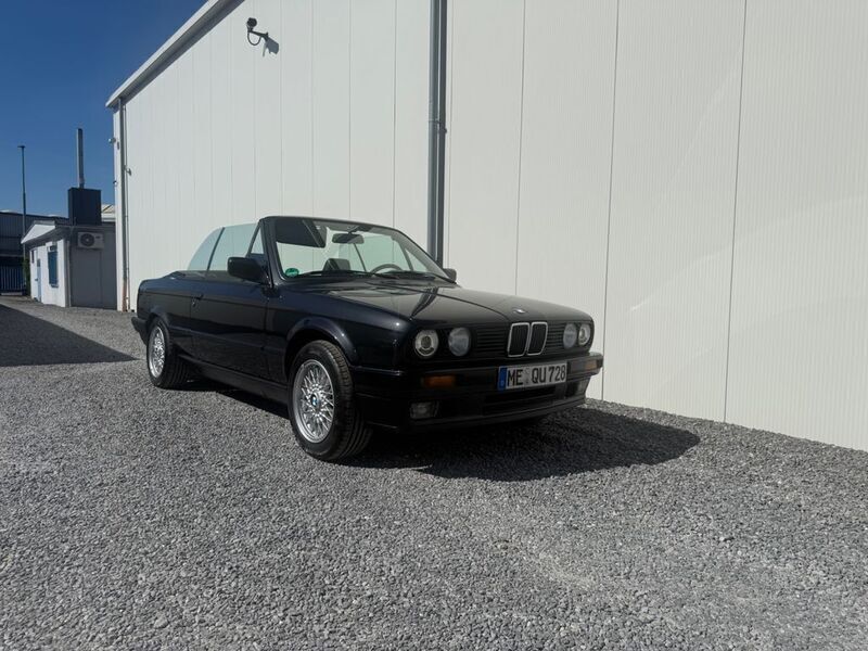 Schwarz Gebraucht 1992 BMW 318 Cabriolet Sport Line Cabrio | 15.800 € - Bild 1/2
