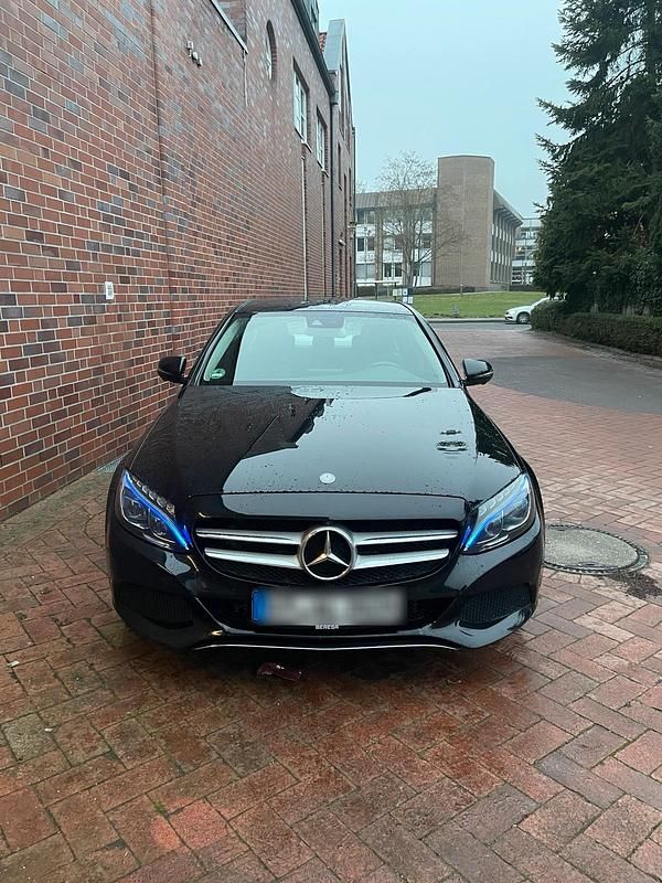 Schwarz Gebraucht 2017 Mercedes C350e Limousine | 27.500 € - Bild 1/4
