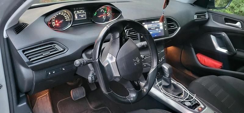 Silber Gebraucht 2017 Peugeot 308 Kombi | 8.400 € (Guter Preis) - Bild 1/3