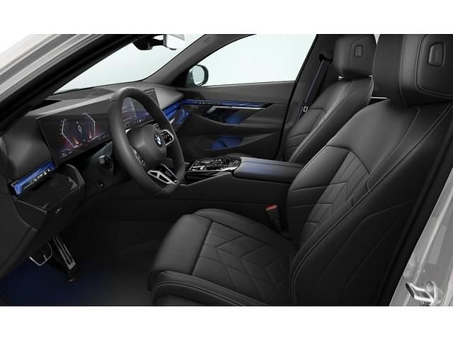 Neu BMW 540 303 PS (222 kW) 2026 Grau Limousine