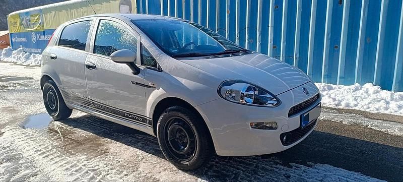 Weiß Gebraucht 2017 Fiat Punto Kleinwagen | 6.800 € (Fairer Preis) - Bild 1/4