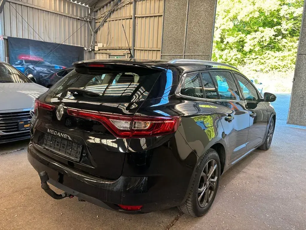 Gebraucht Renault Mégane IV Intens 131 PS (96 kW) 2017 Schwarz Limousine