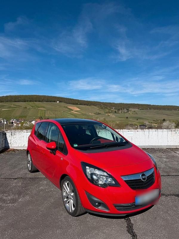 Second-hand Opel Meriva 140 CP (102 kW) 2012 Roșu Monovolum