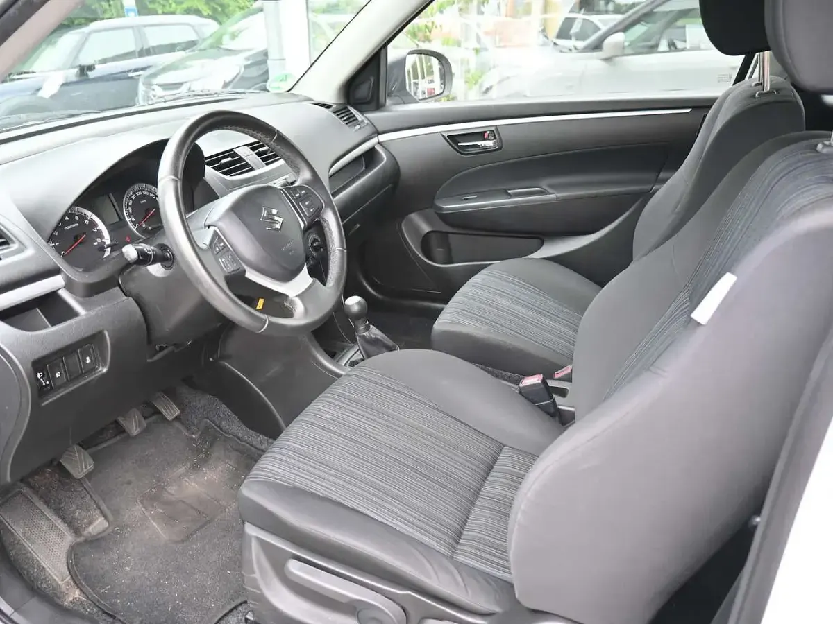 Gebraucht Suzuki Swift Basic 94 PS (69 kW) 2016 Weiss uni Kleinwagen