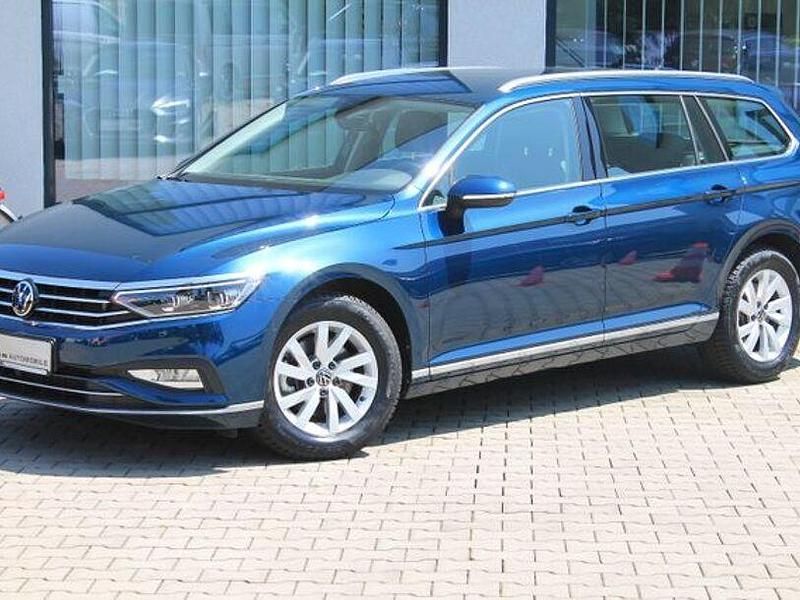 Gebraucht VW Passat Elegance 150 PS (110 kW) 2023 Blau Kombi