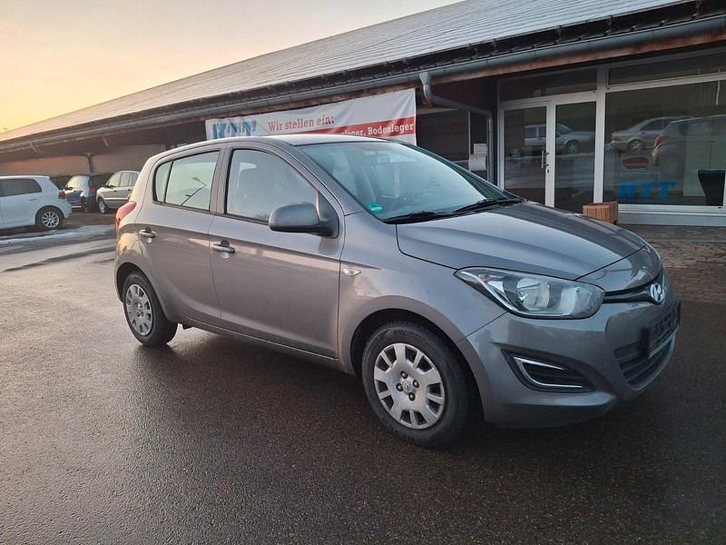 Blau Gebraucht 2013 Hyundai i20 Classic Kleinwagen | 3.300 € (Fairer Preis) - Bild 1/4