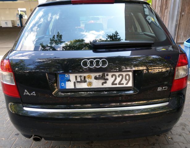 Gebraucht Audi A4 131 PS (96 kW) 2004 Schwarz Kombi