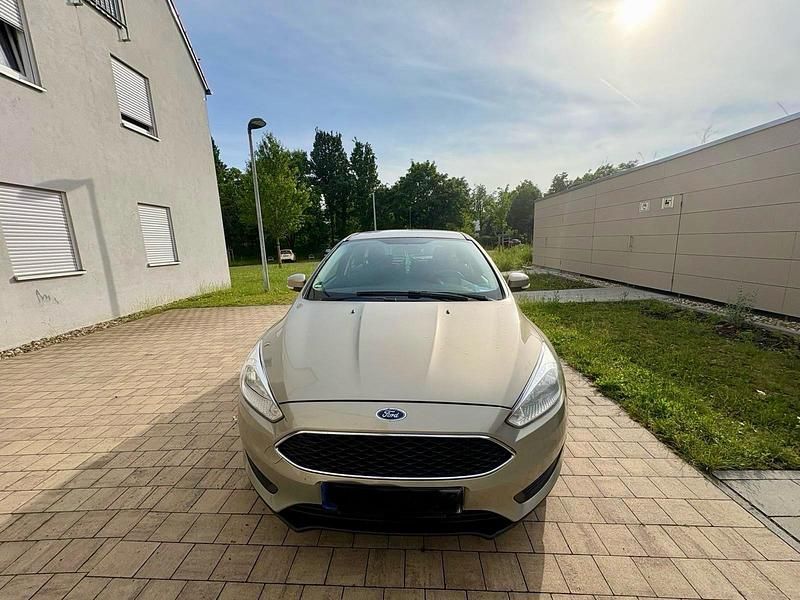 Beige Gebraucht 2015 Ford Focus Kleinwagen | 6.000 € (Etwas zu teuer) - Bild 1/4