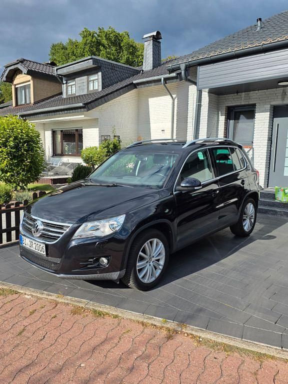 Schwarz Gebraucht 2010 VW Tiguan Team SUV | 5.799 € (Superpreis) - Bild 1/4