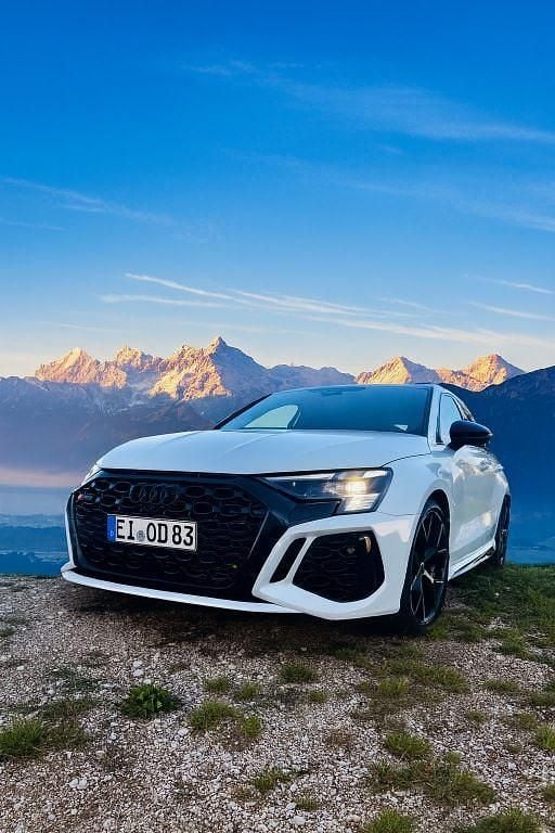 Weiß Gebraucht 2024 Audi RS3 Sportback Ambiente Kleinwagen | 54.600 € (Superpreis) - Bild 1/4