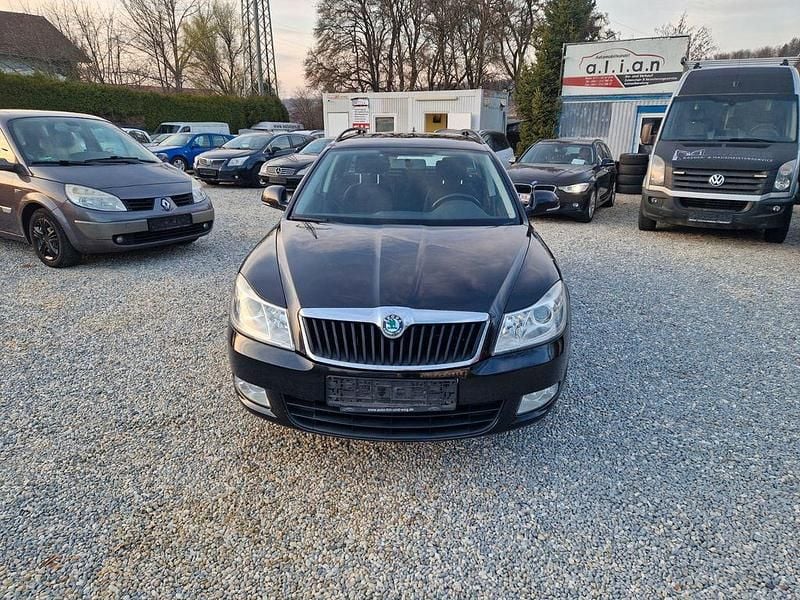 Gebraucht Skoda Octavia Ambition 105 PS (77 kW) 2012 Schwarz Kombi