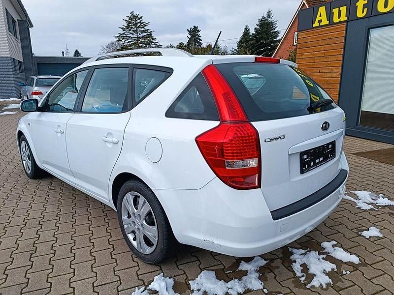 Gebraucht Kia Ceed 90 PS (66 kW) 2010 Weiß Kleinwagen