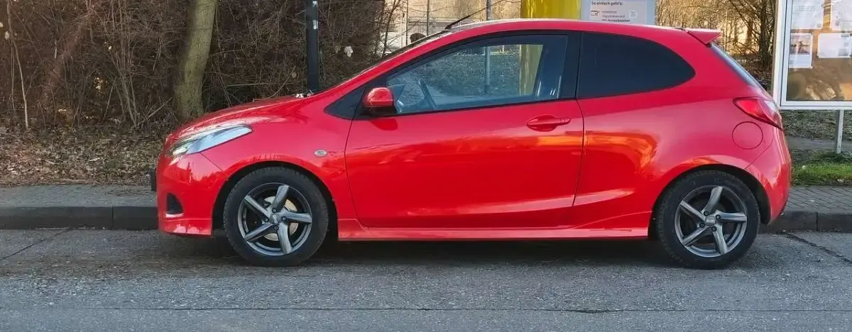 Gebraucht Mazda 2 Active 75 PS (55 kW) 2010 Rot Kleinwagen