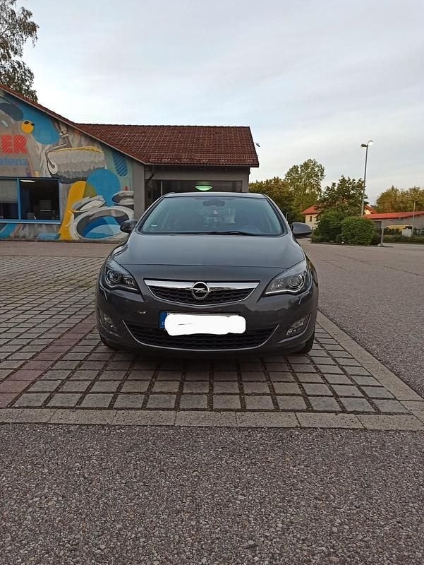 Grau Gebraucht 2010 Opel Astra Kombi | 7.000 € (Teuer) - Bild 1/4