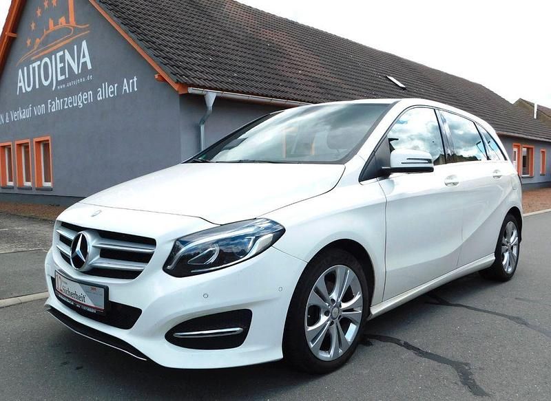 Weiß Gebraucht 2017 Mercedes B200 Van / Kleinbus | 10.900 € (Guter Preis) - Bild 1/4