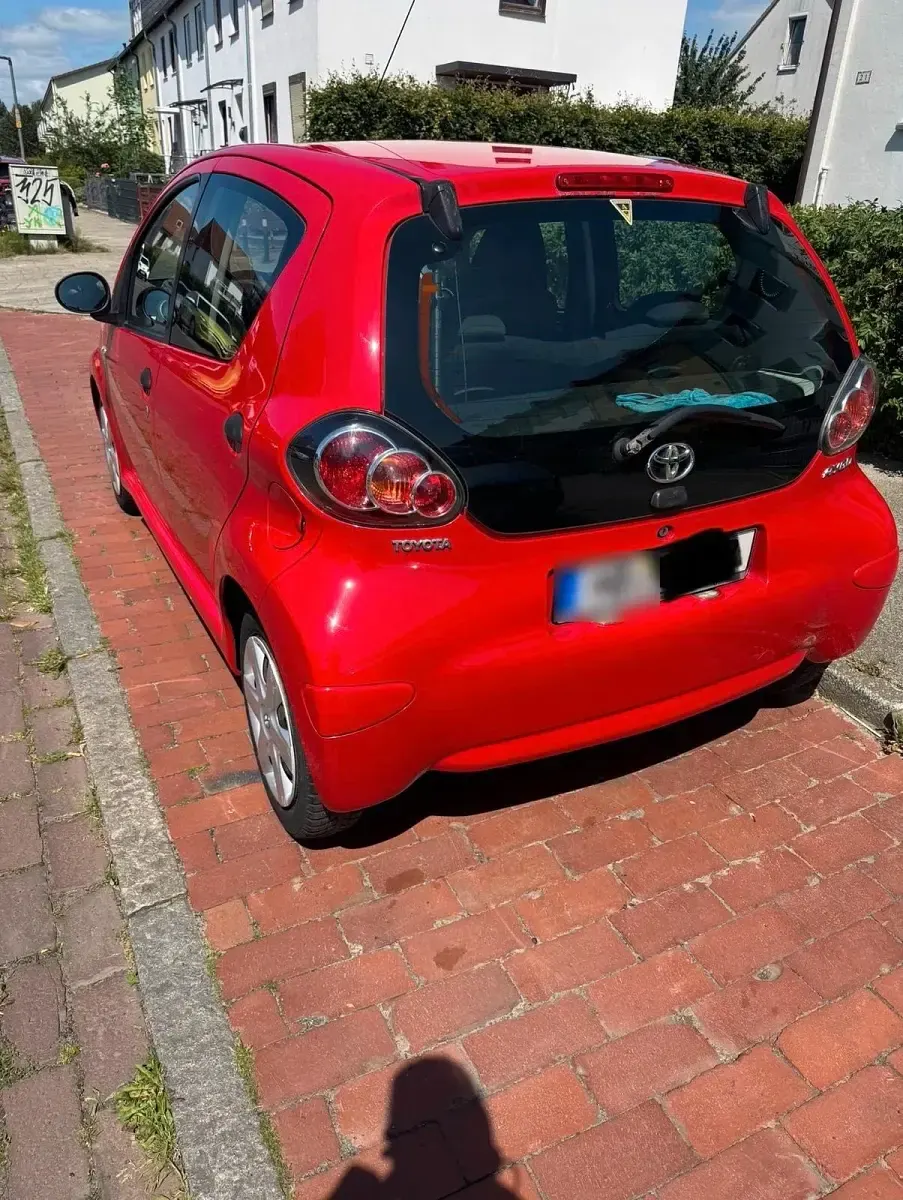Gebraucht Toyota Aygo 68 PS (50 kW) 2009 Rot Kleinwagen